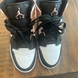 Jordan Mid 1 Pink Quartz 5.5 Youth